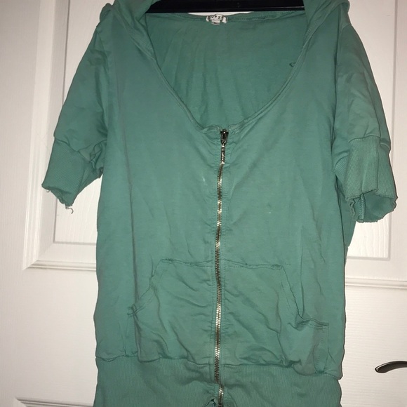 Workout top - Picture 1 of 1